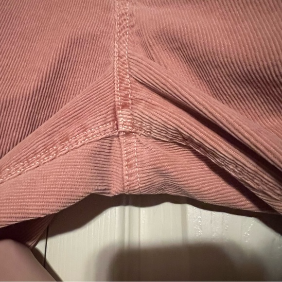 American Eagle Pink Corduroy Mom Jean High Rise Dusty Pink 12 / 31 - Picture 3 of 11